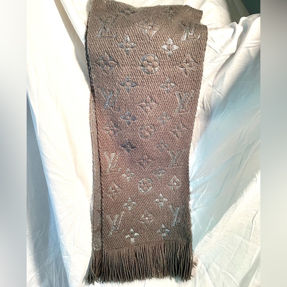 EUC Louis Vuitton Logomania Monogram Gray & Silver Wool $ Silk Scarf - Picture 3 of 8